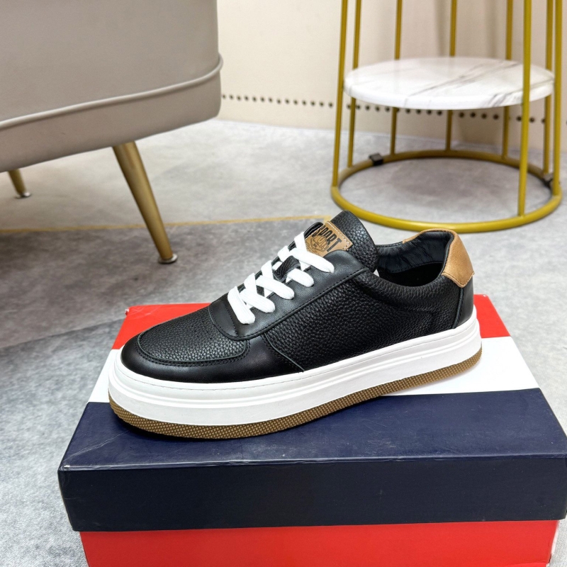 Pra*a casual shoes